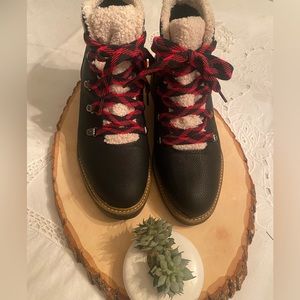 Dr. Scholl’s Waterproof Hiker Boots; sz 7.5